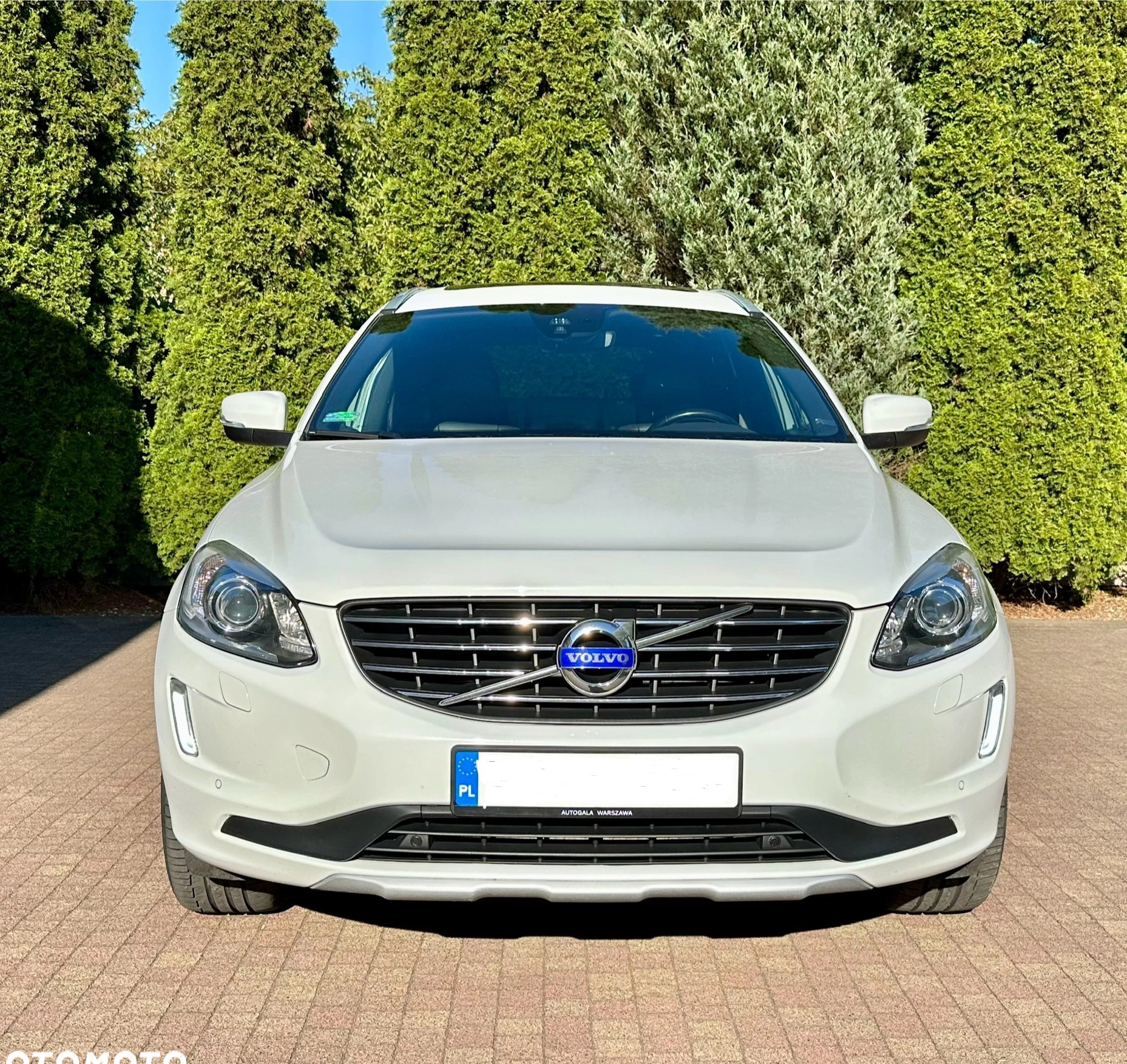 Volvo XC 60 cena 125000 przebieg: 159900, rok produkcji 2017 z Warszawa małe 497